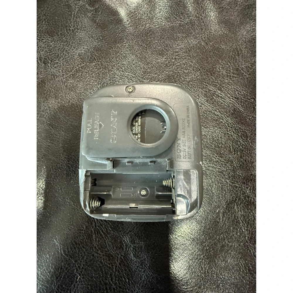 Sony SRF M35 FM AM Walkman Portable Radio‎ Digital Memory Presets works no cover